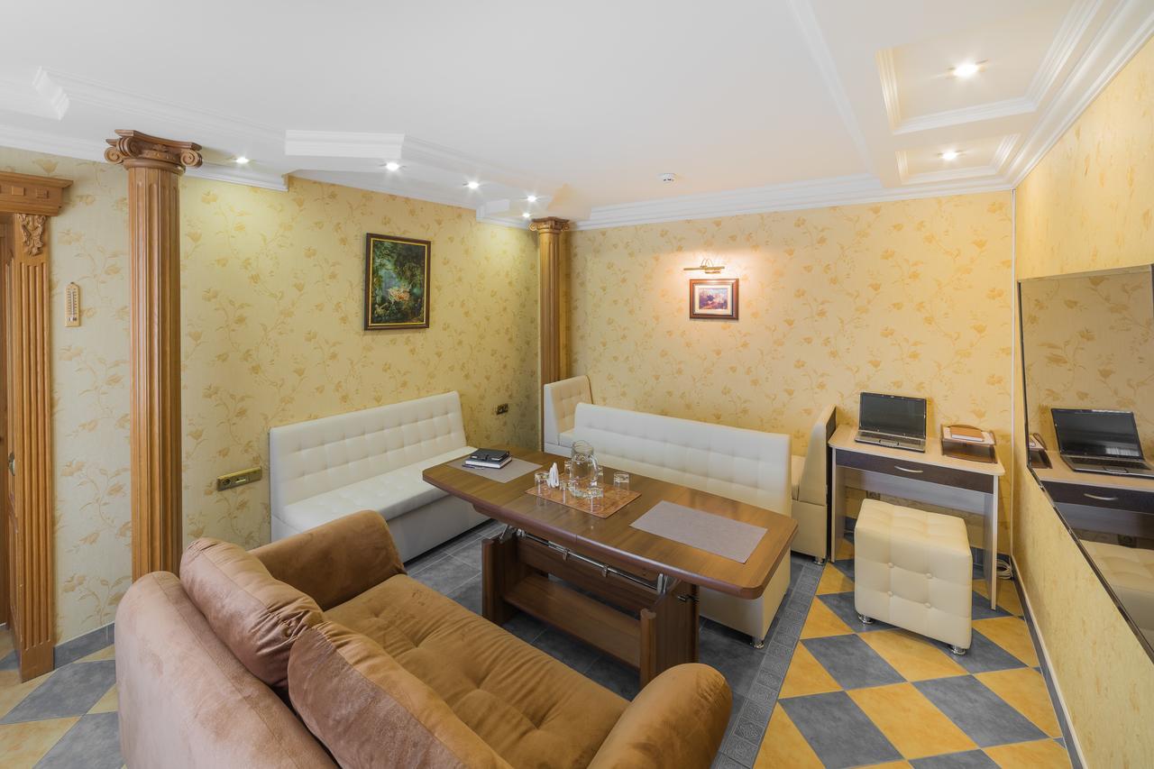 Paradise Hotel Gomel Eksteriør billede